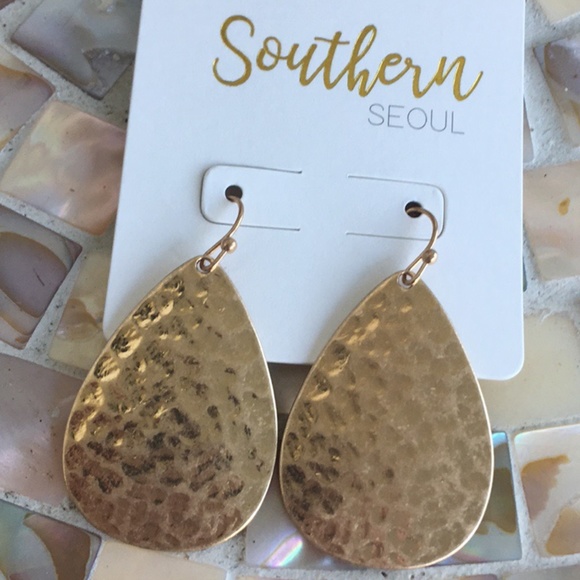 Hammered Gold drop earrings - Picture 3 of 6